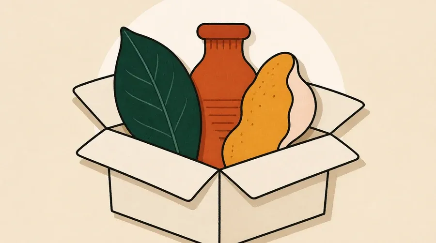 Une boîte crème contient une feuille verte, une bouteille terre cuite et une pelure ocre.