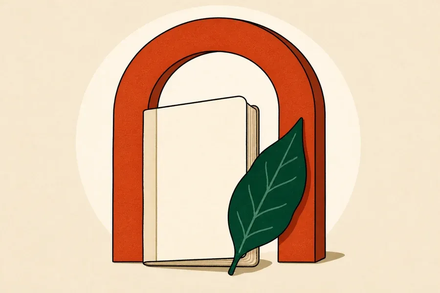 Une arche terre cuite encadre un livre crème et une feuille vert forêt.