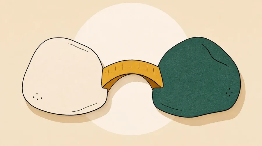 Deux galets crème et vert sauge reliés par un pont ocre.