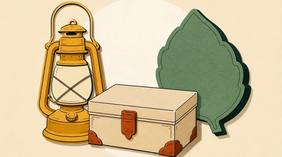 Une lanterne ocre, une boîte sable et un badge feuille vert.