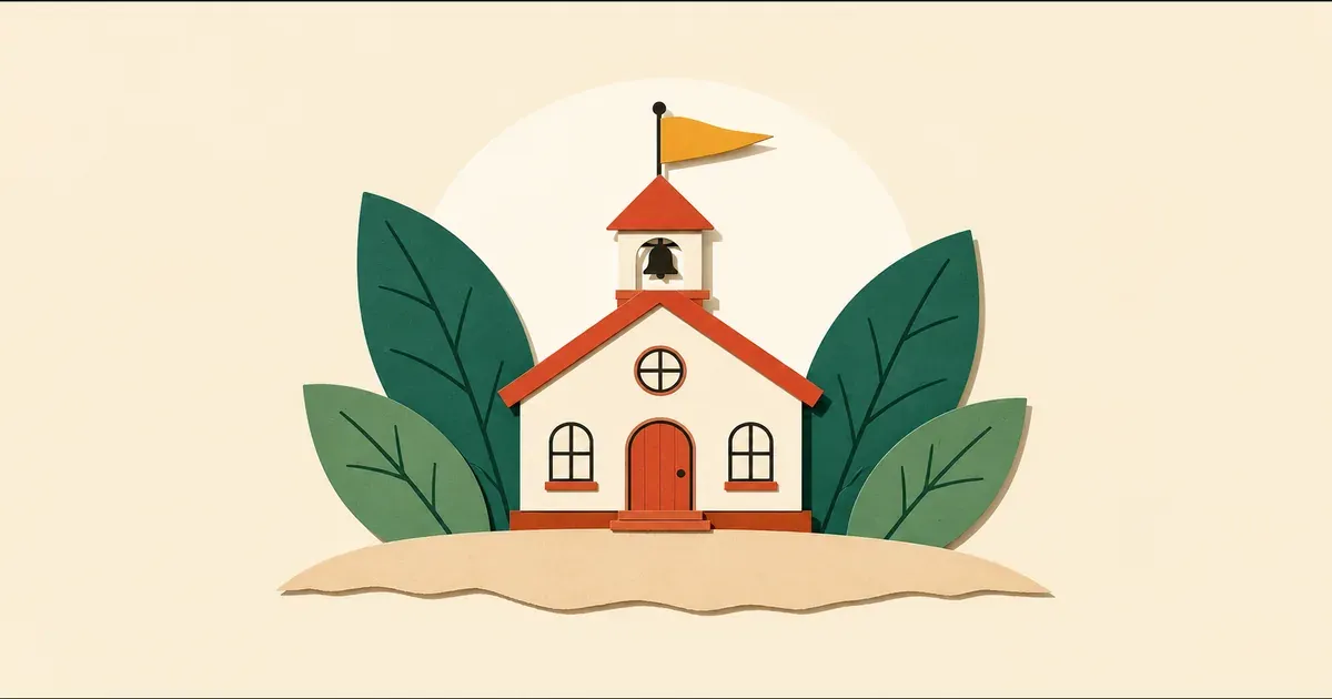 École crème au toit terre cuite, clocher et grandes feuilles vert forêt