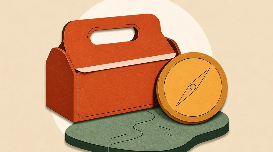 Une boîte terre cuite, une boussole ocre et une pierre vert sauge.
