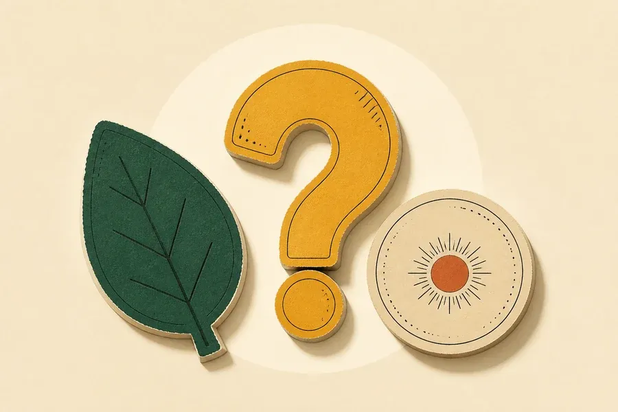 Une feuille verte, un point d’interrogation ocre et un jeton crème.