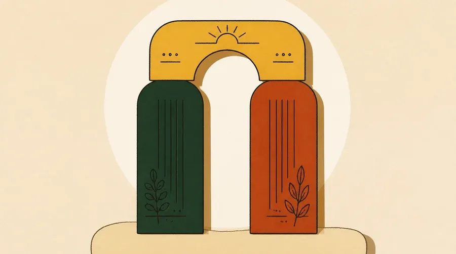 Deux piliers égaux vert forêt et terre cuite soutiennent une arche ocre.