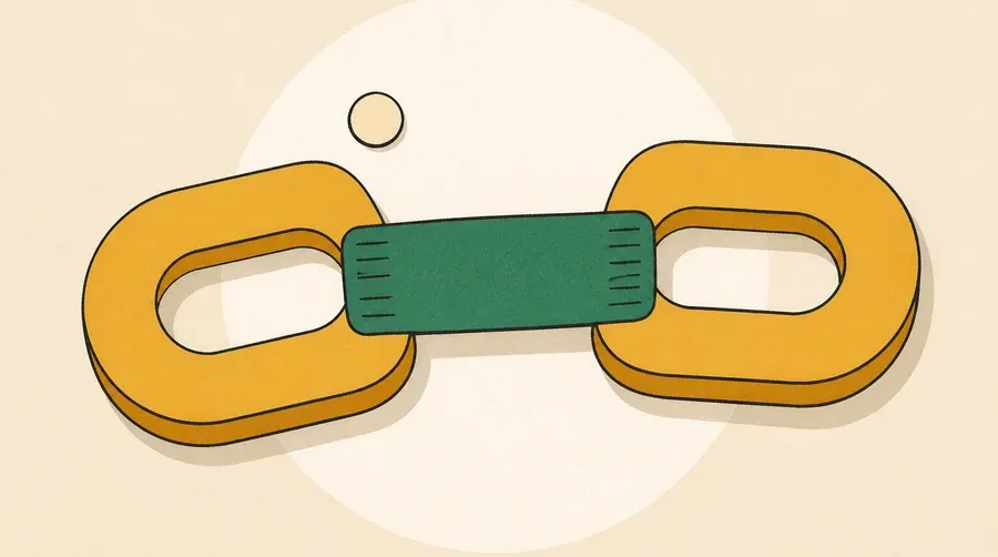 Maillons ocre reliés par un pont vert sauge et un point crème.