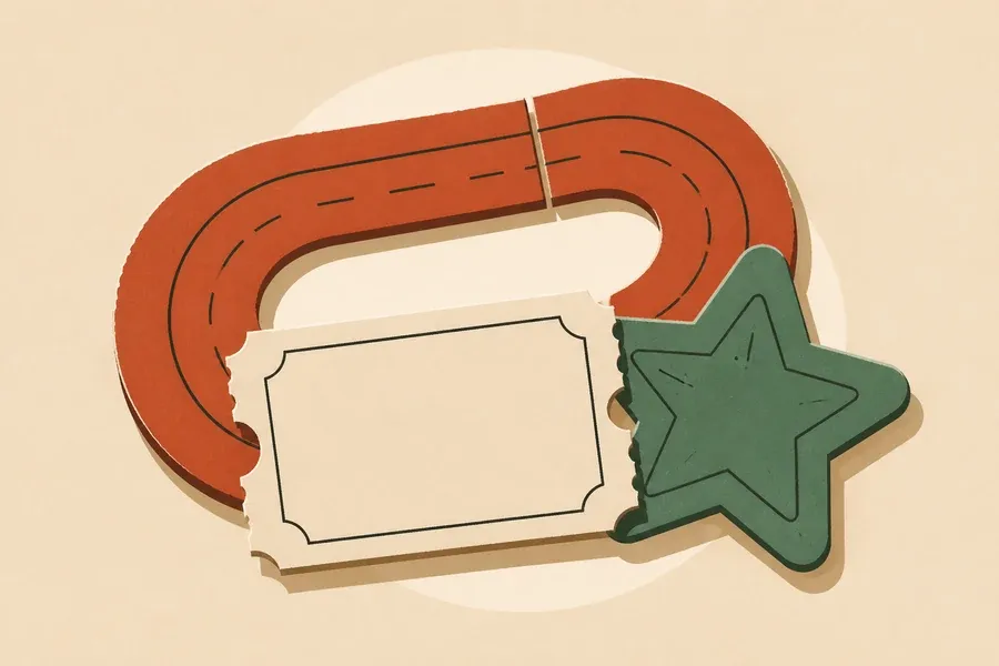 Une boucle terre cuite, un billet crème et une étoile vert sauge.